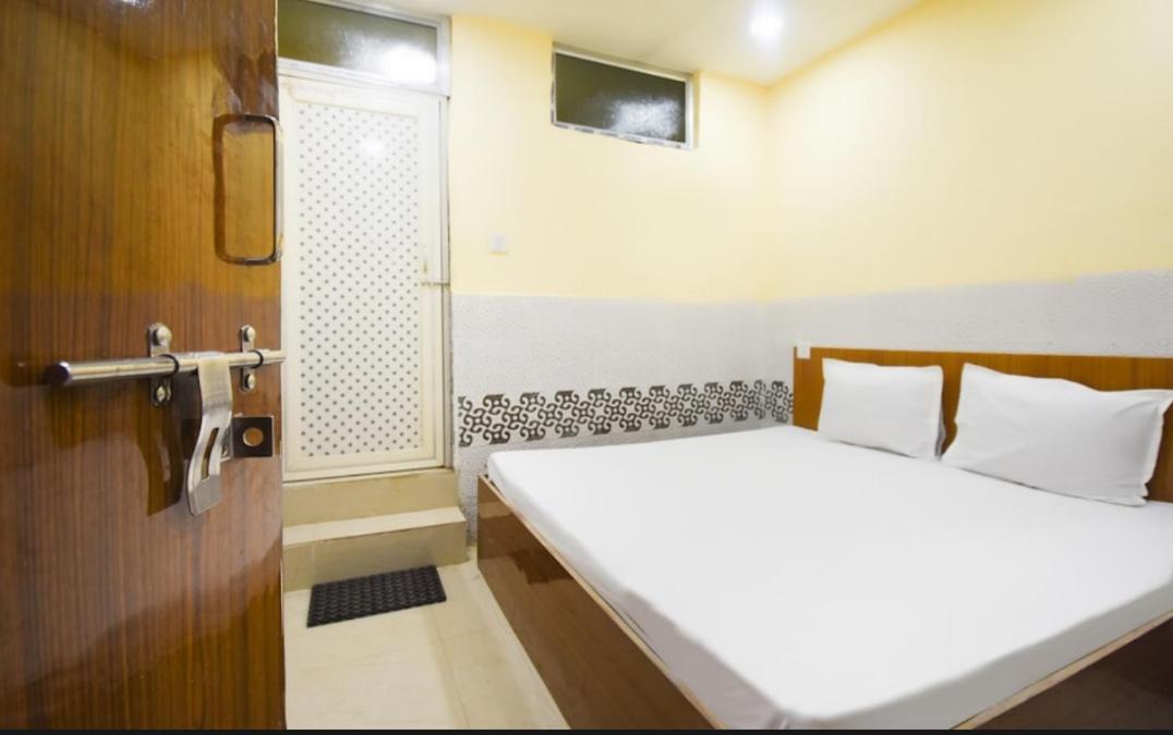 Daylight Palace Hotel Haora Bagian luar foto